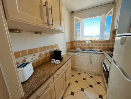 Appartement 4 pièces balcon vue golfe, plage directe : photo 5
