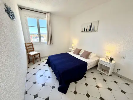 Appartement 4 pièces balcon vue golfe, plage directe : photo 9