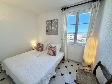 Appartement 4 pièces balcon vue golfe, plage directe : photo 10