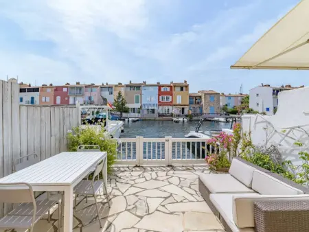 Location maison à Port Grimaud, Maison avec clim et Wi-Fi, amarrage privé proche plage