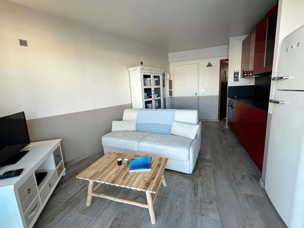 Appartement 3 pièces rénové avec balcon vue port - Photo 4