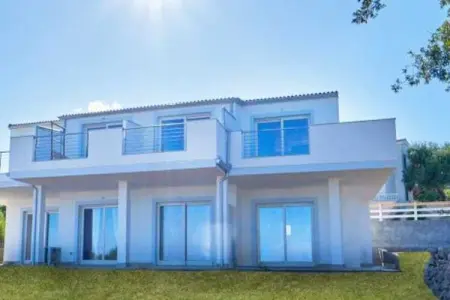 Location appartement à Isola Rossa, Terrazza, aria condizionata e posto auto privato