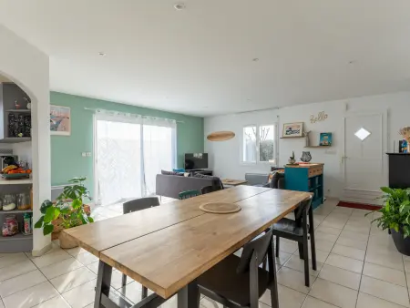 Location maison à Biscarrosse, Maison Confortable à Biscarrosse avec Piscine Privée et Animaux Acceptés