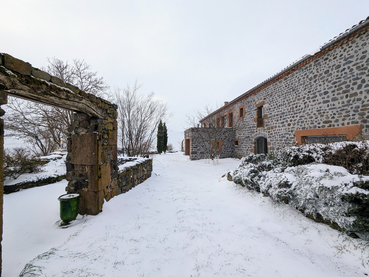Gîte la Béraine à Saint-Bérain, ferme rénovée avec poêle à bois - Photo 3