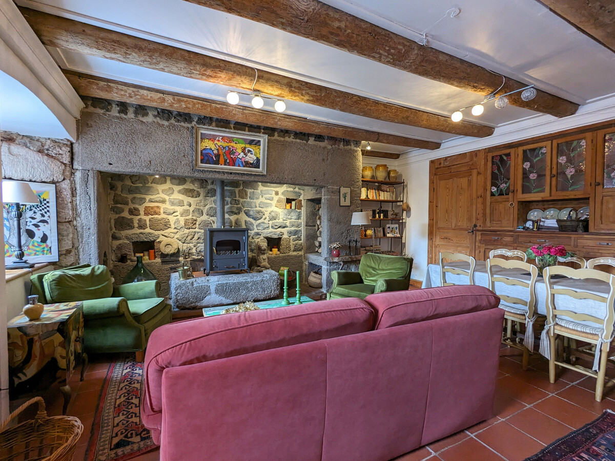 Gîte la Béraine à Saint-Bérain, ferme rénovée avec poêle à bois - Photo 7
