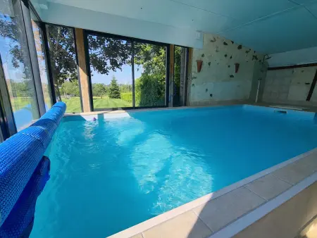 Location gite à Montchevrier, Grande Maison avec Piscine Chauffée à Bois Bertrand