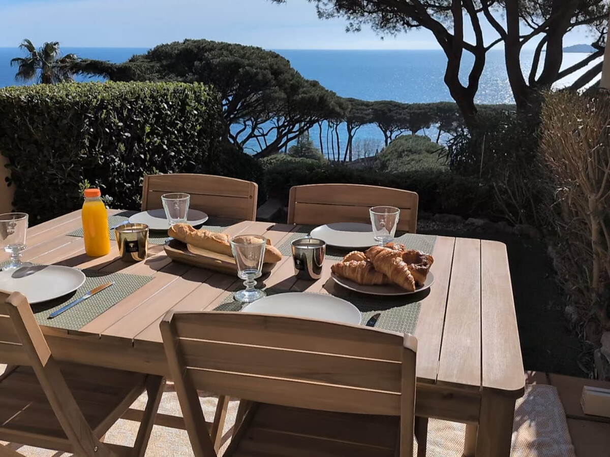 Appartement 2 pièces climatisé, vue golfe de Saint-Tropez - Photo 2