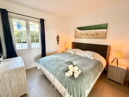 Appartement rénové avec terrasse et accès plage - Port Grimaud : photo 8
