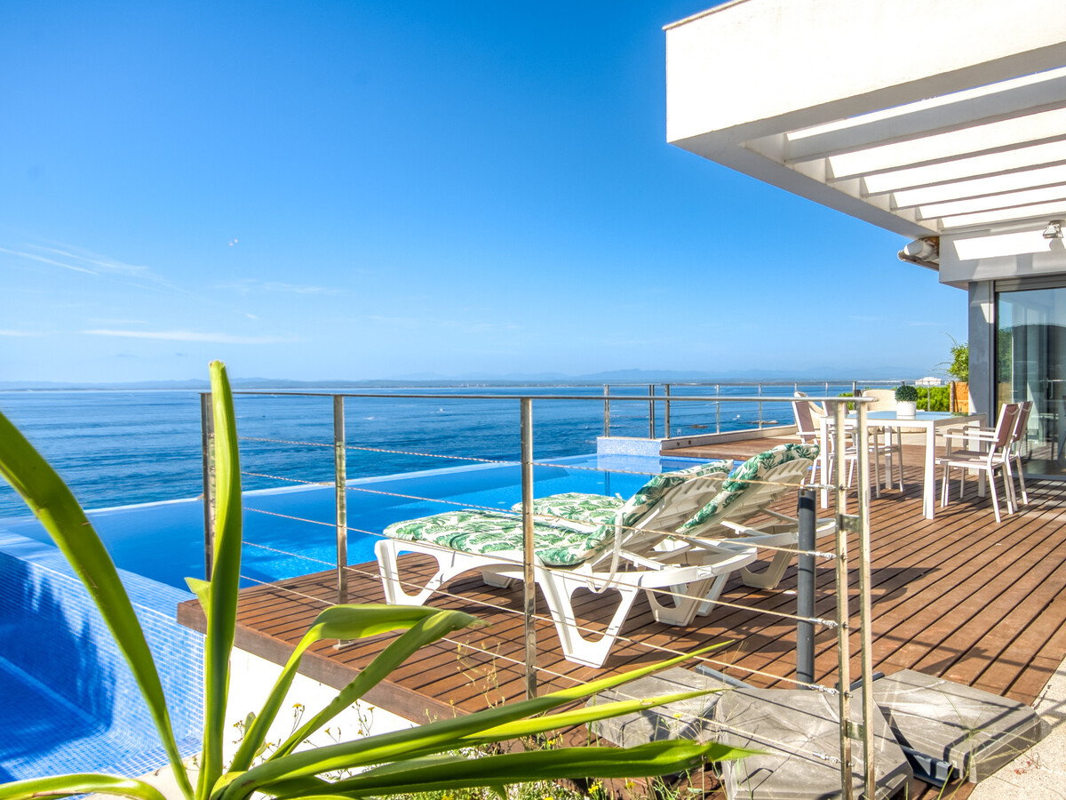 Villa 4 chambres avec piscine à débordement à Roses - Photo 2