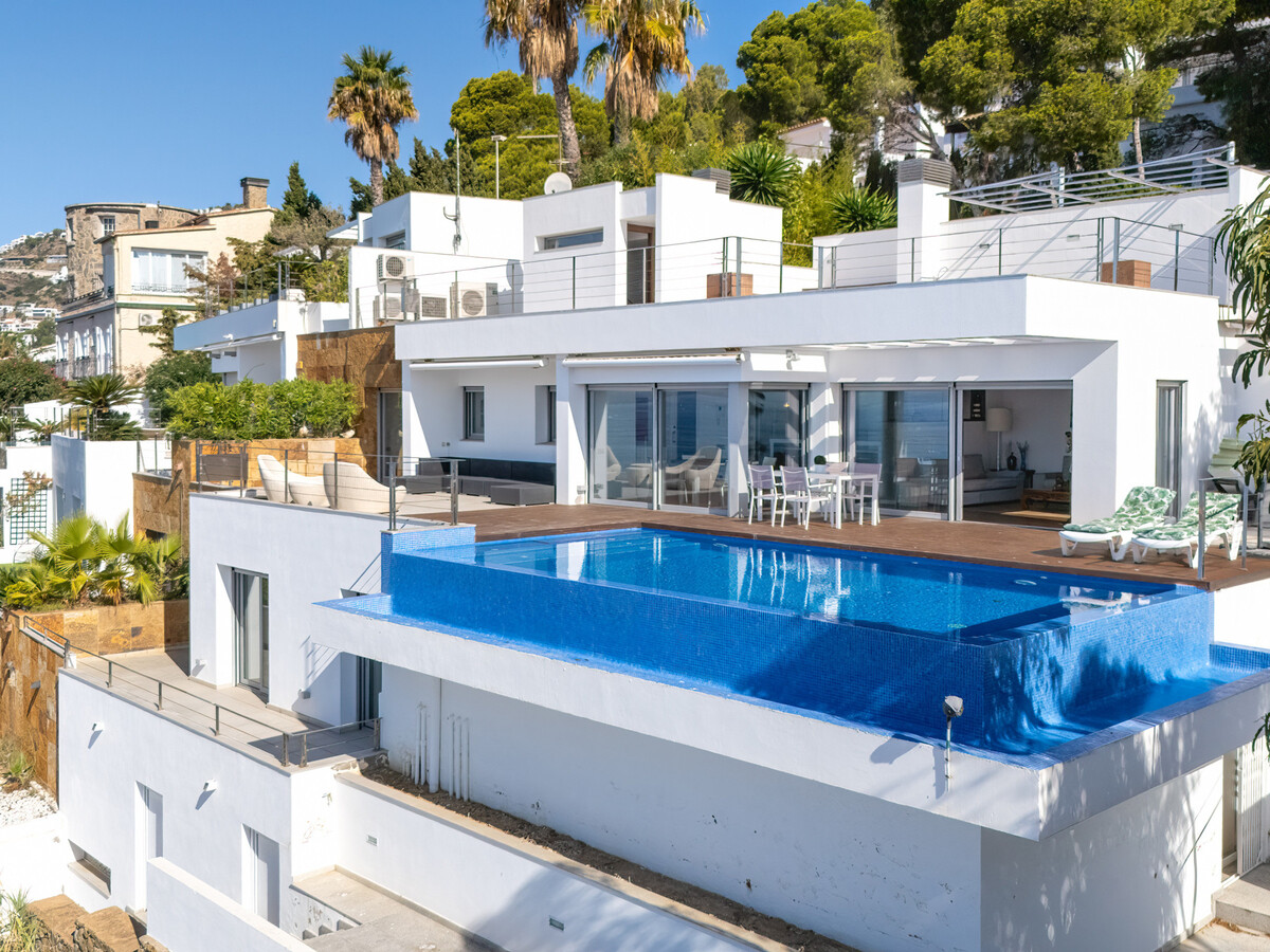 Villa 4 chambres avec piscine à débordement à Roses - Photo 6