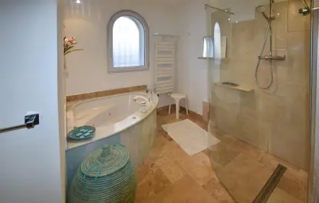 Maison 130 m² piscine et jacuzzi, Entraigues-sur-la-Sorgue : photo 17