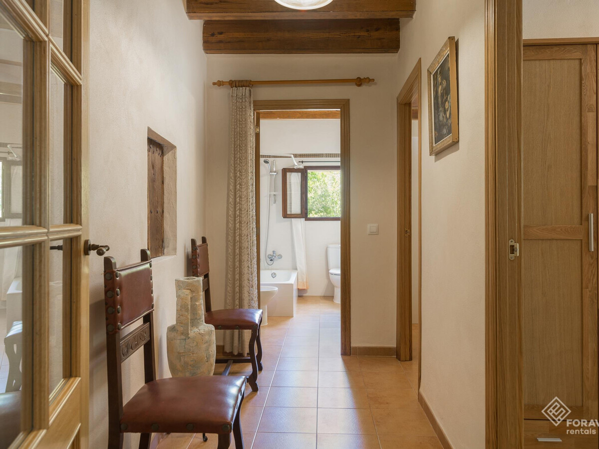 Villa rustique Campanet : piscine, jardin et vue Serra Tramuntana - Photo 17