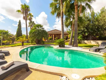 Location villa à Llubí, Villa rustique avec piscine au cœur de Majorque