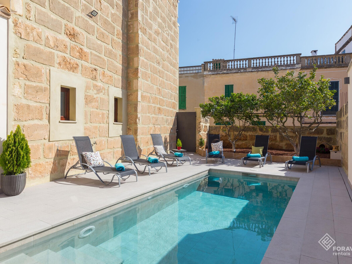 Villa majorquine rénovée, piscine privée à Ariany - Photo 1