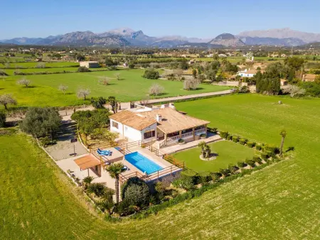 Location villa à Alcúdia, Finca rustique à Alcudia avec jardin, proche plages