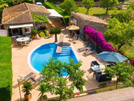 Location villa à Selva, Magnifique villa rustique avec piscine et jardin à Selva di Val Gardena
