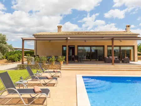 Location villa à Inca, Magnifique villa avec piscine privée et climatisation à Inca