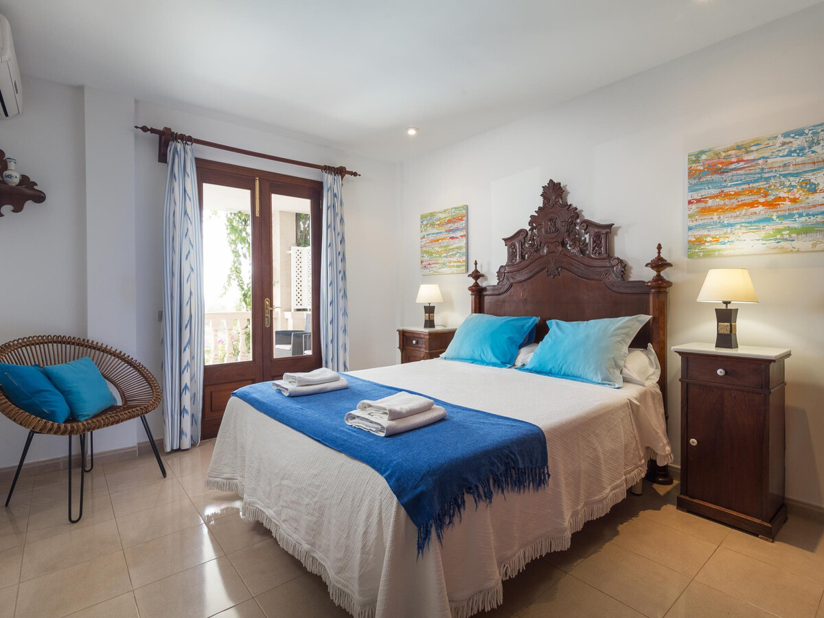 Villa 210 m² avec piscine et vue baie à Alcanada - Photo 10