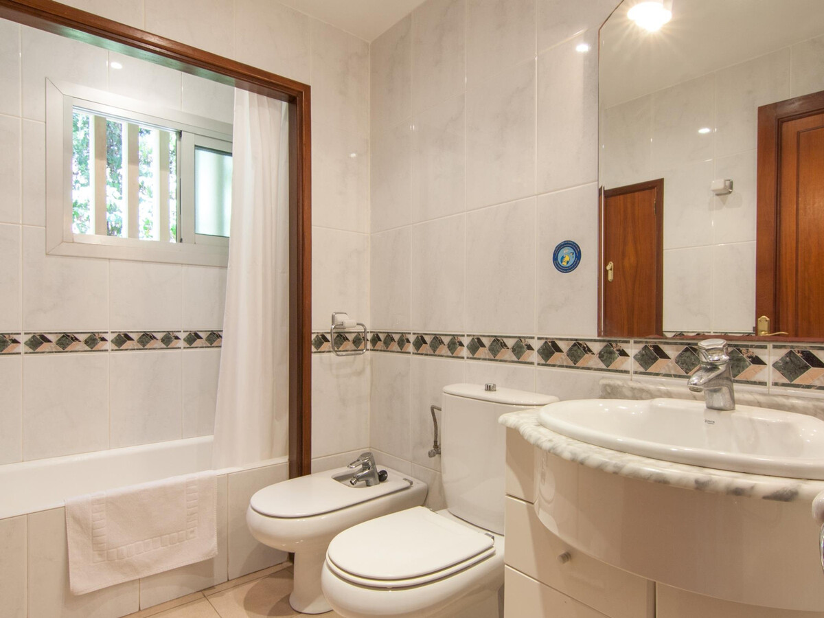 Villa 210 m² avec piscine et vue baie à Alcanada - Photo 23