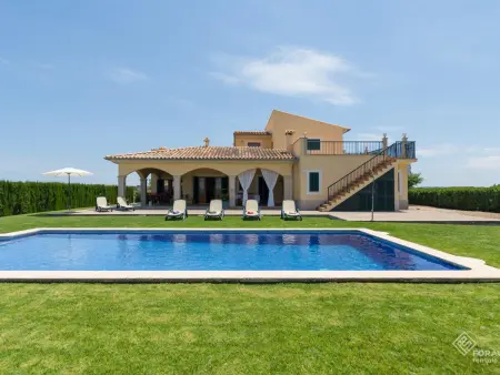 Location villa à Sa Pobla, Villa classique avec jardin et piscine à Sa Pobla