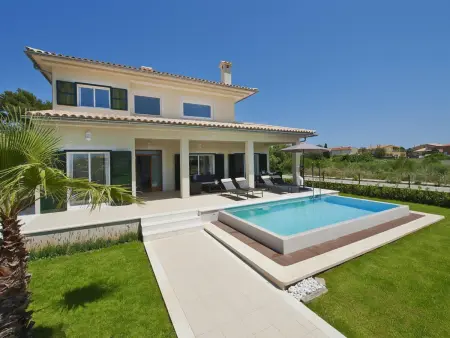 Location villa à Alcúdia, Villa spacieuse avec jardin et piscine à Alcúdia
