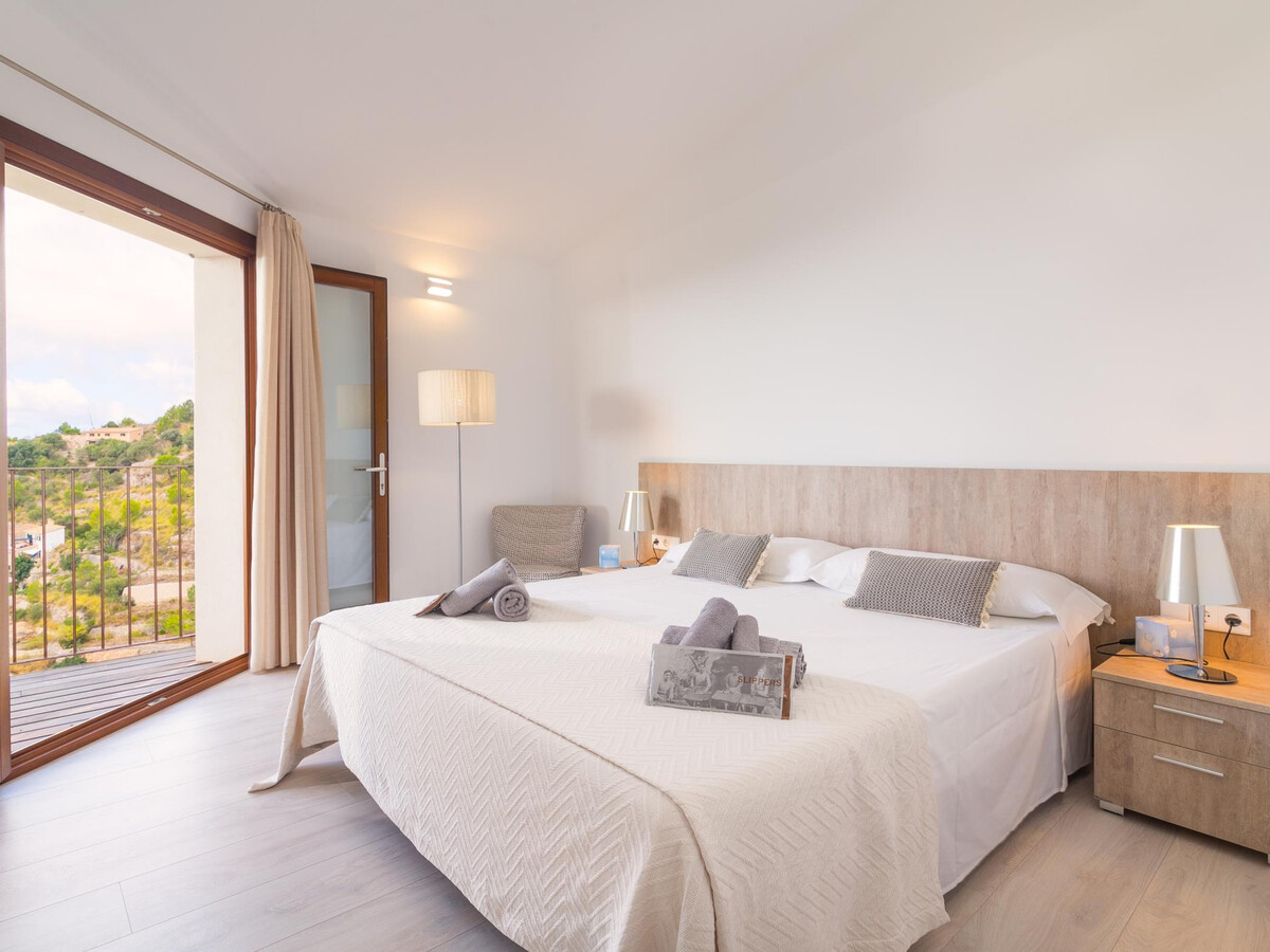 Villa moderne à Galilea, piscine débordement et Serra - Photo 11