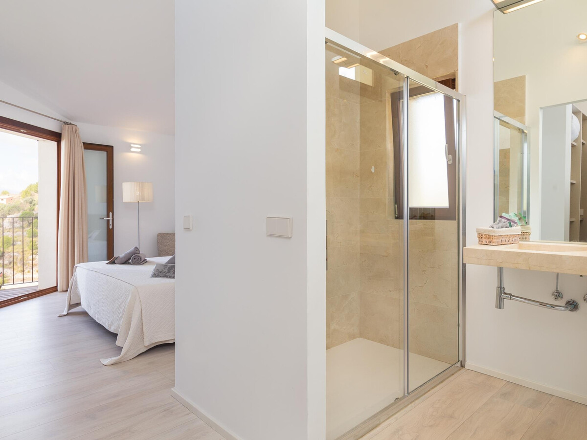 Villa moderne à Galilea, piscine débordement et Serra - Photo 14