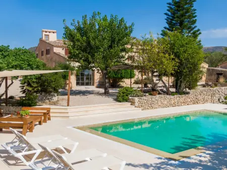 Location villa à Sant Llorenç des Cardassar, Finca XVIIIe siècle rénovée avec piscine et vue campagne à Majorque