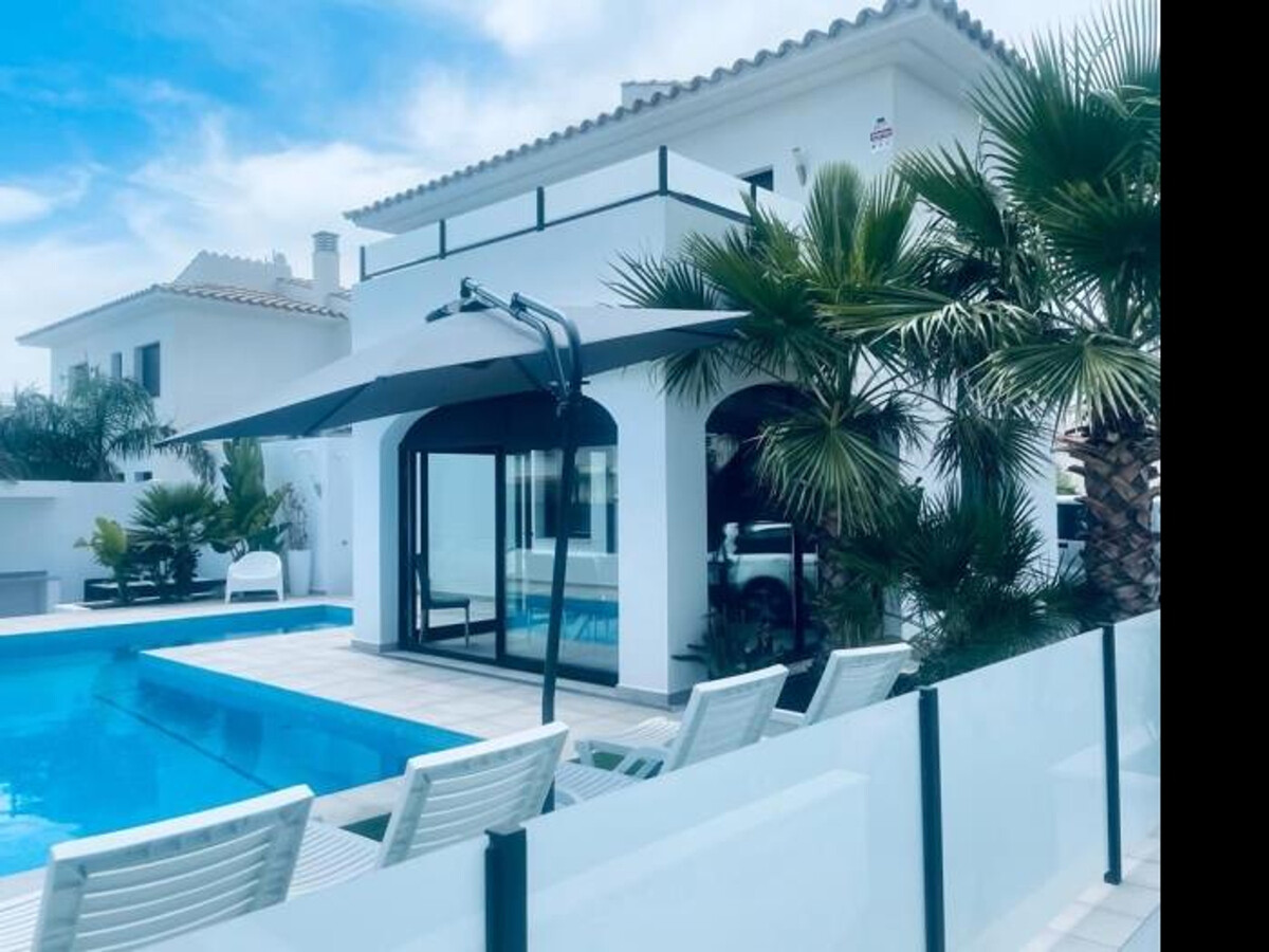 Villa Girona moderne avec piscine à 800m de la plage - Photo 2