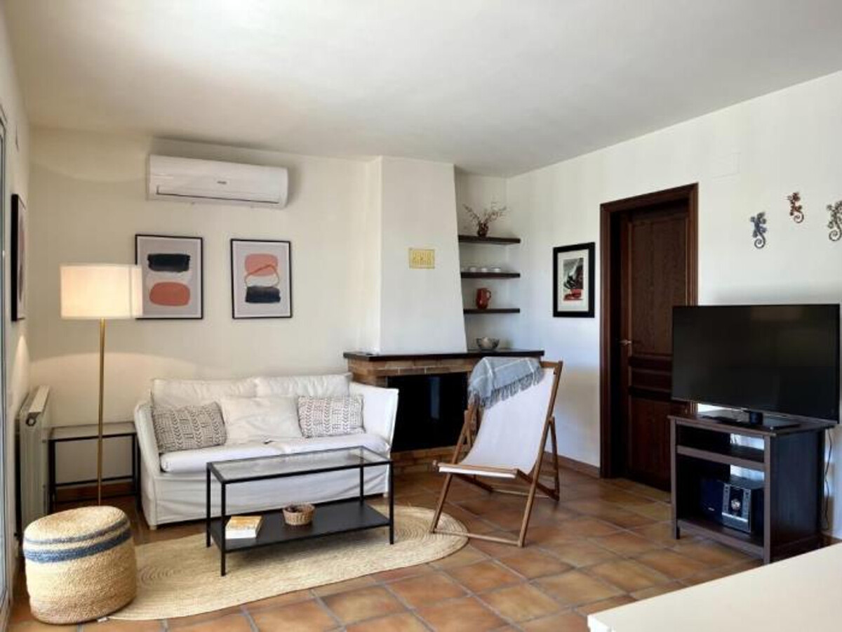 Maison avec Piscine Privée, Terrasse et Jardin à Sant Jordi - Photo 10