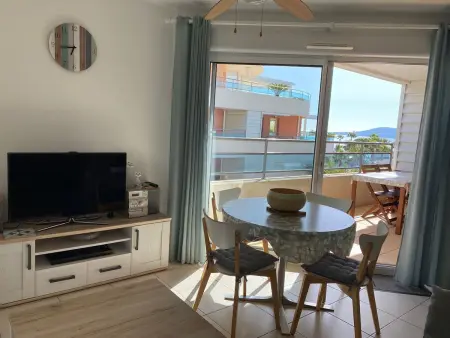 Appart 56 m² climatisé à Mèze, vue étang de Thau : photo 8