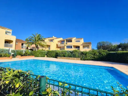Location appartement à Cogolin, T2 Mezzanine Climatisé avec Piscine et Parking à Cogolin