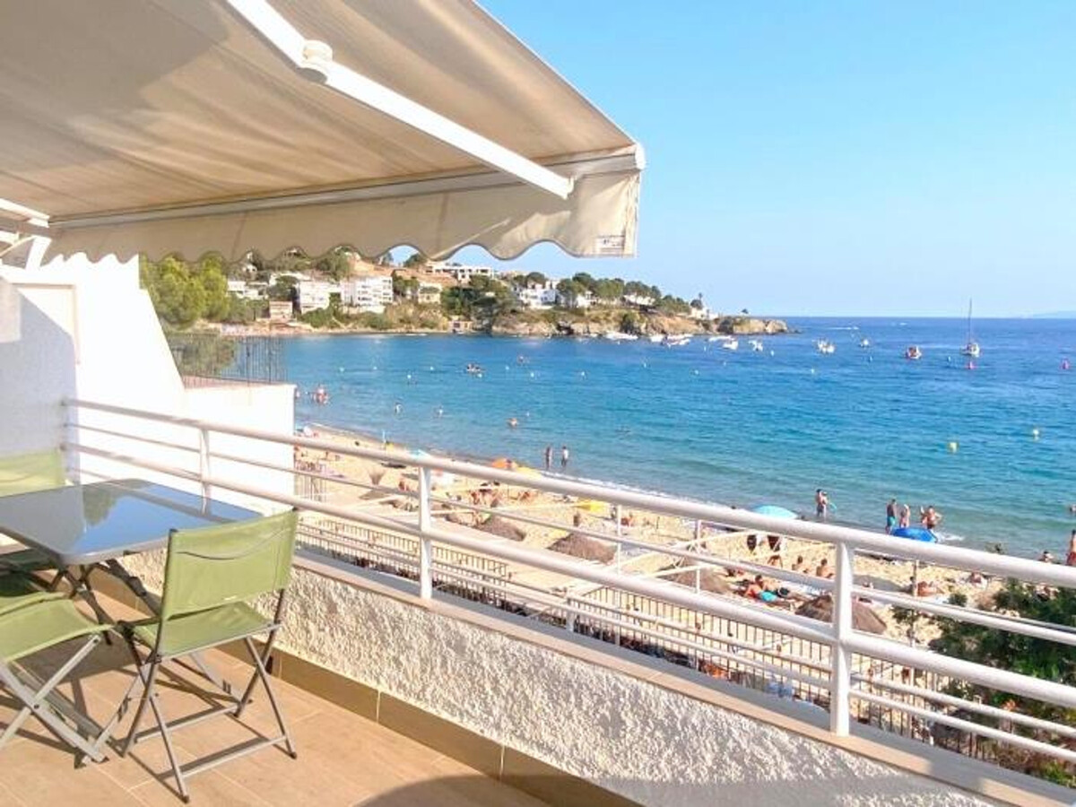 Appartement face mer à Roses, terrasse vue Méditerranée - Photo 1