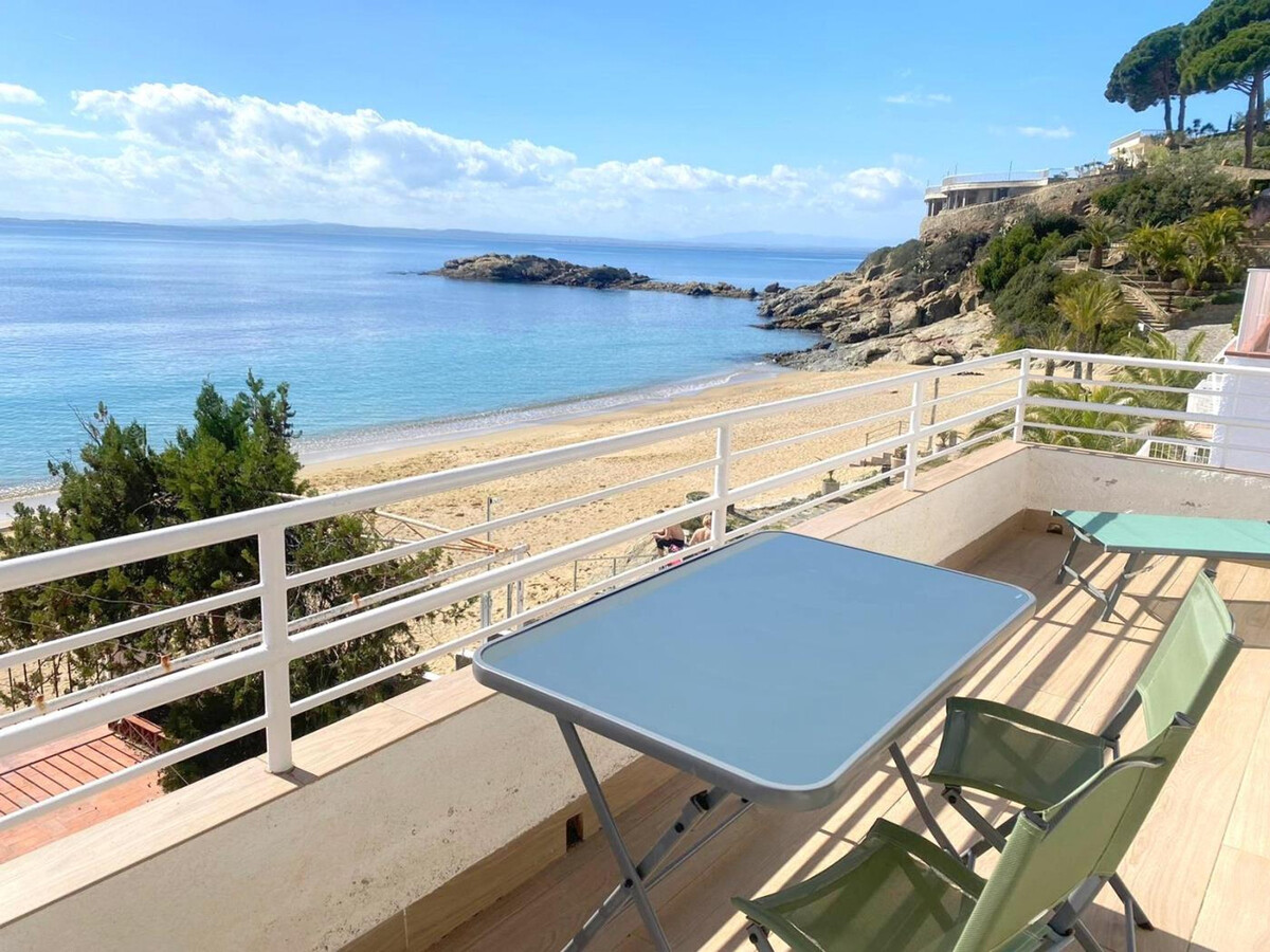 Appartement face mer à Roses, terrasse vue Méditerranée - Photo 2