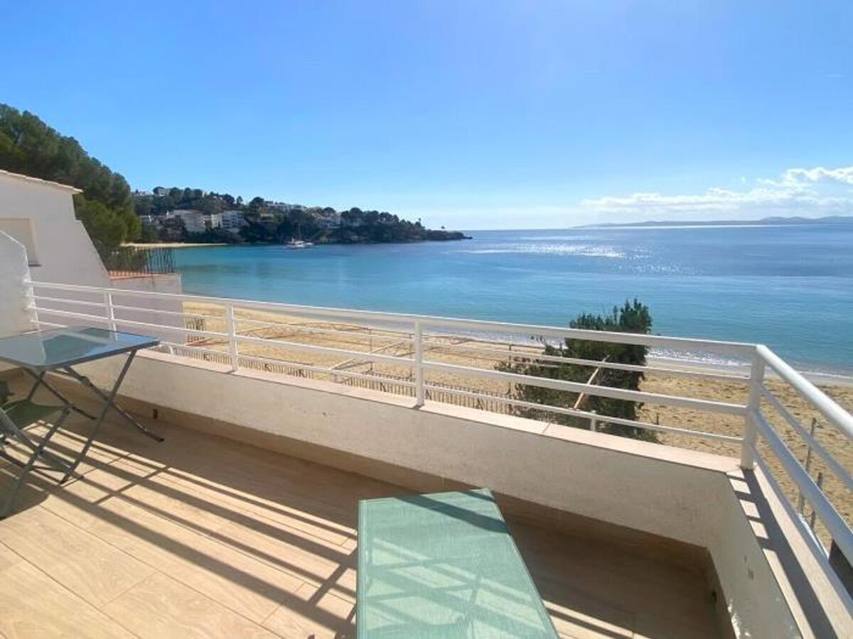 Appartement face mer à Roses, terrasse vue Méditerranée - Photo 13