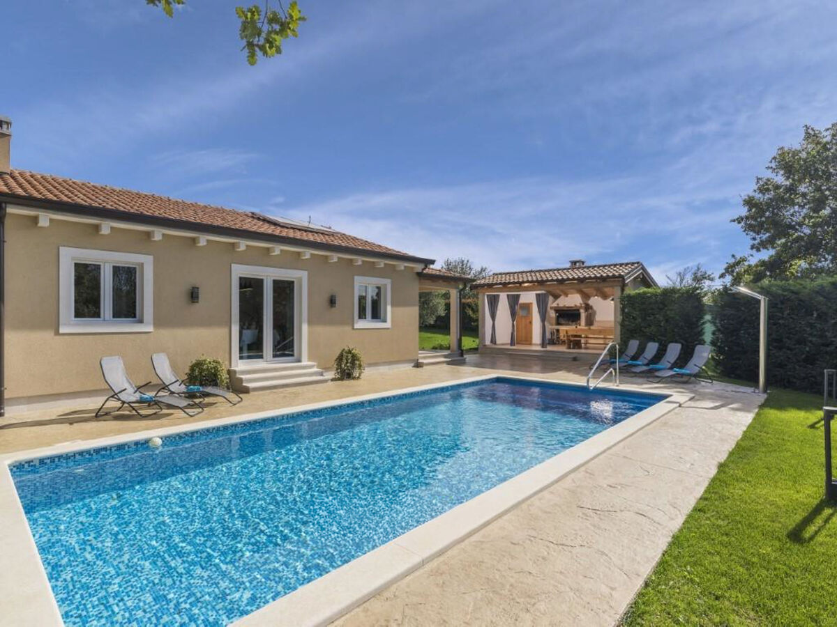Maison Terezija : piscine privée à Tinjan - Photo 1