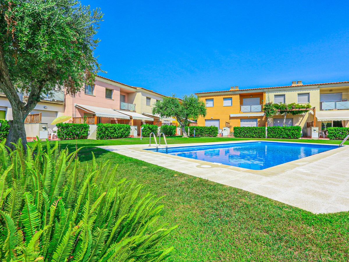 Maison jumelée 2 chambres avec piscine à 350m de la plage - Photo 3