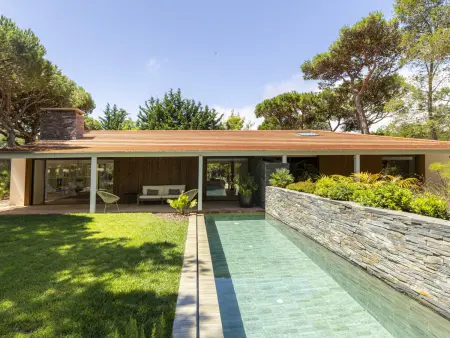 Location villa à Cascais, Villa moderne à Cascais avec jardins et piscine privative