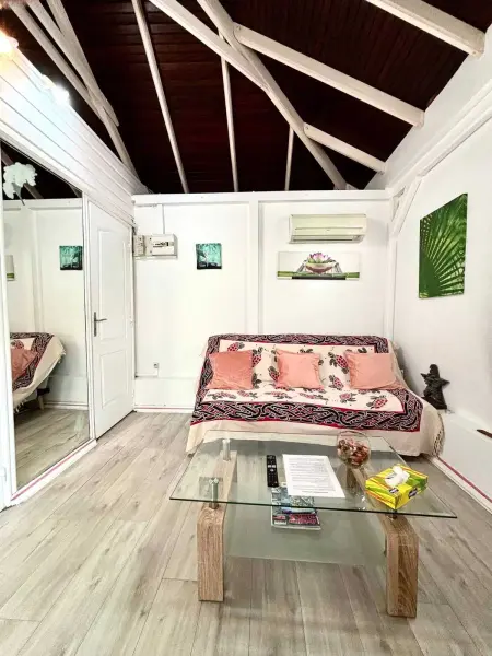 Bungalow à Sainte-Anne avec piscine privée, Bungalow 3 personnes à Sainte Anne - Photo 2