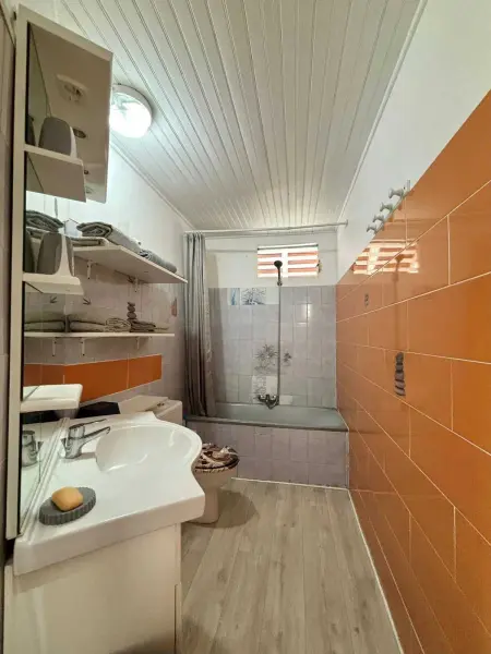 Bungalow à Sainte-Anne avec piscine privée, Bungalow 3 personnes à Sainte Anne - Photo 11
