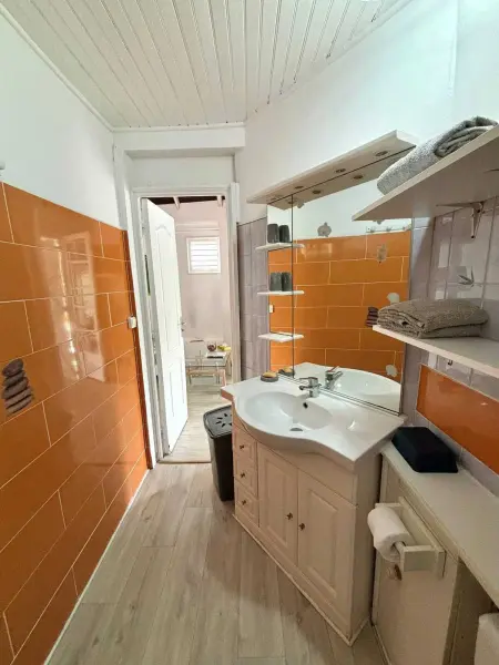 Bungalow à Sainte-Anne avec piscine privée, Bungalow 3 personnes à Sainte Anne - Photo 12