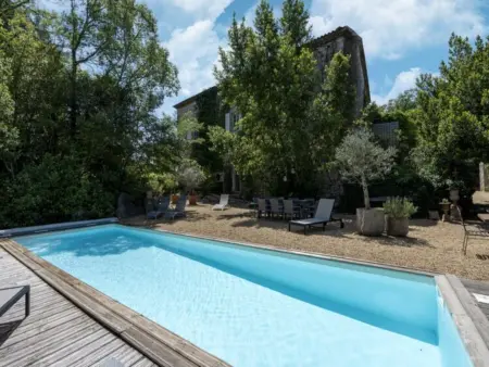 Location maison à Labeaume, Belle ancienne ferme avec piscine
