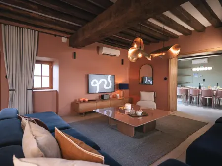 Location gite à Contigny, Charme Authentique du XIVe siècle avec WiFi et Parking à Contigny