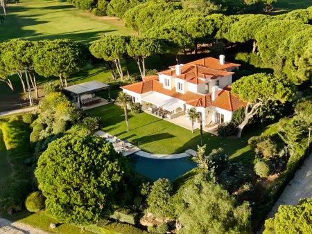 Location villa à Cascais, Fairview Villa avec Jardin Luxuriant et Piscine Privée à Cascais