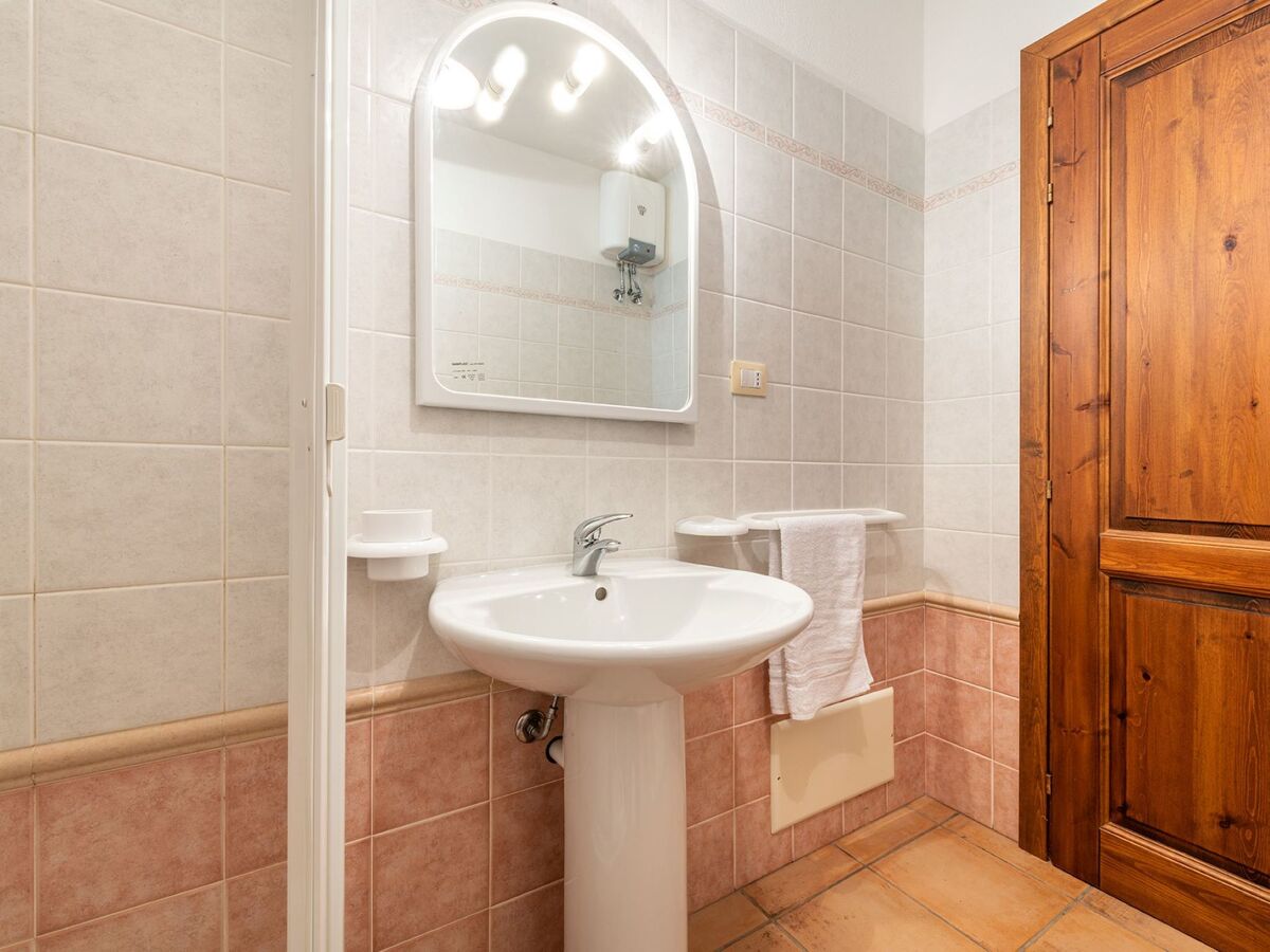 Appartement Pompia à La Caletta, 1,8 km de la mer - Photo 15