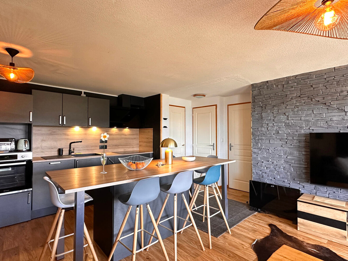 Appartement spacieux avec 2 salles de bains, 2 chambres et coin nuit - Photo 3