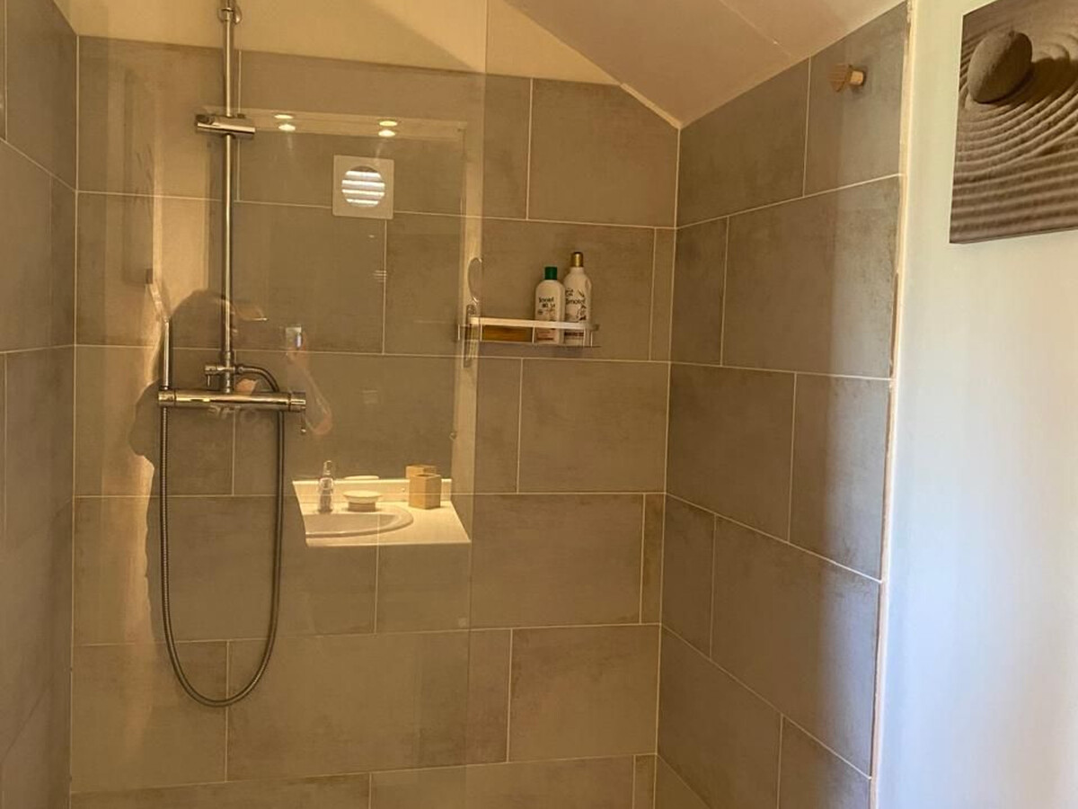 Appartement climatisé 2 pers. avec parking à Saint-Gilles - Photo 4