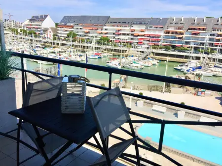 T2 face au port avec balcons et parking au Pouliguen : photo 8