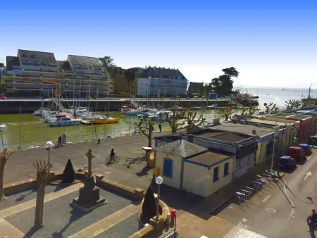 T2 face au port avec balcons et parking au Pouliguen : photo 10