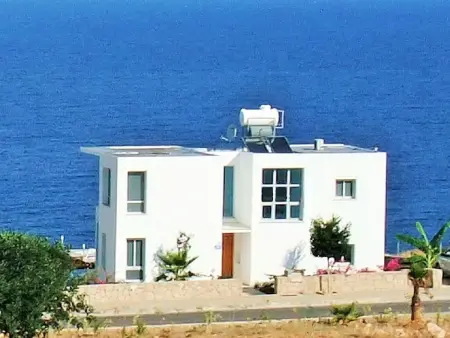Villa Blue Horizon - Piscine infinity face à la mer à Kyrenia : photo 2